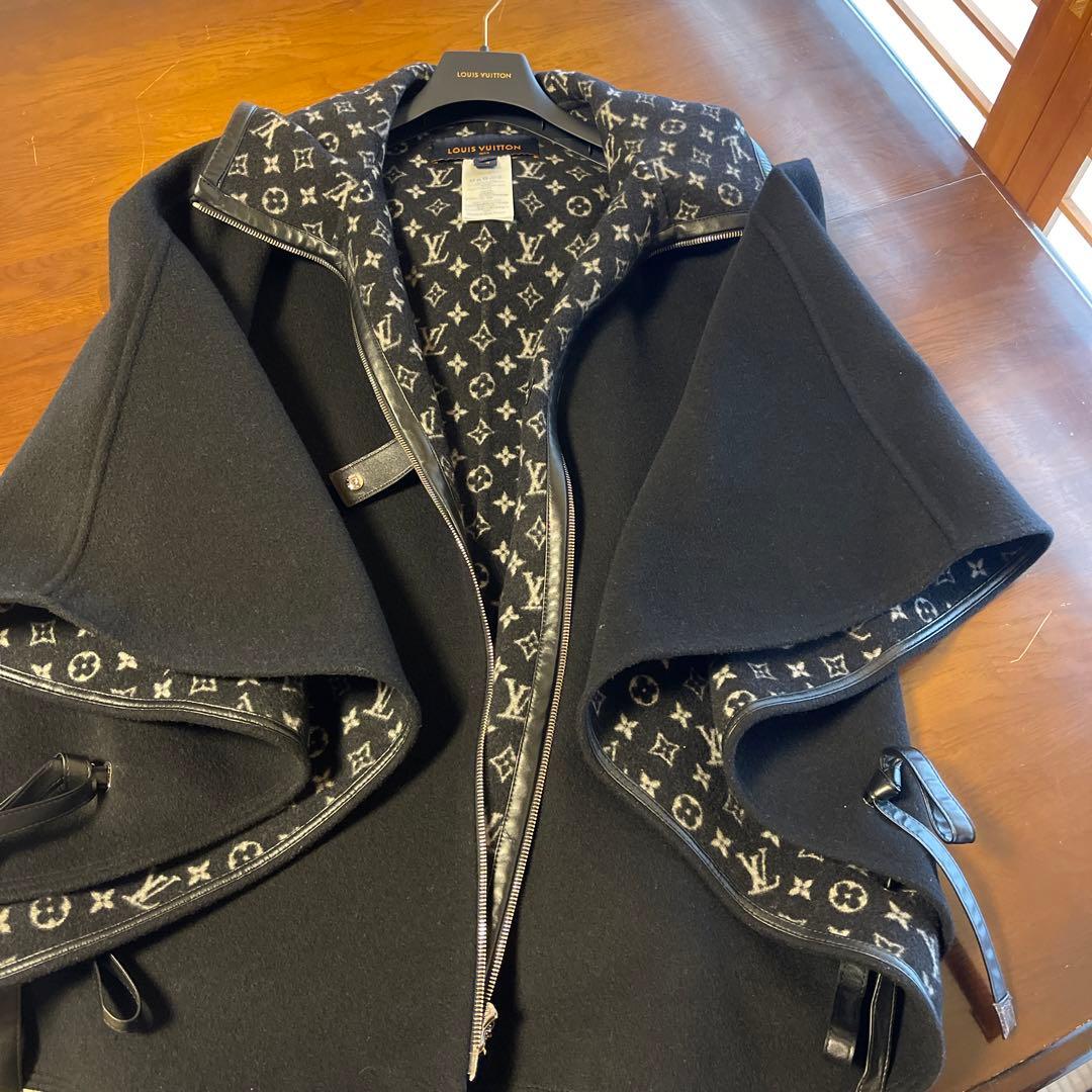 Louis Vuitton フード付きケープ　ブラック 36