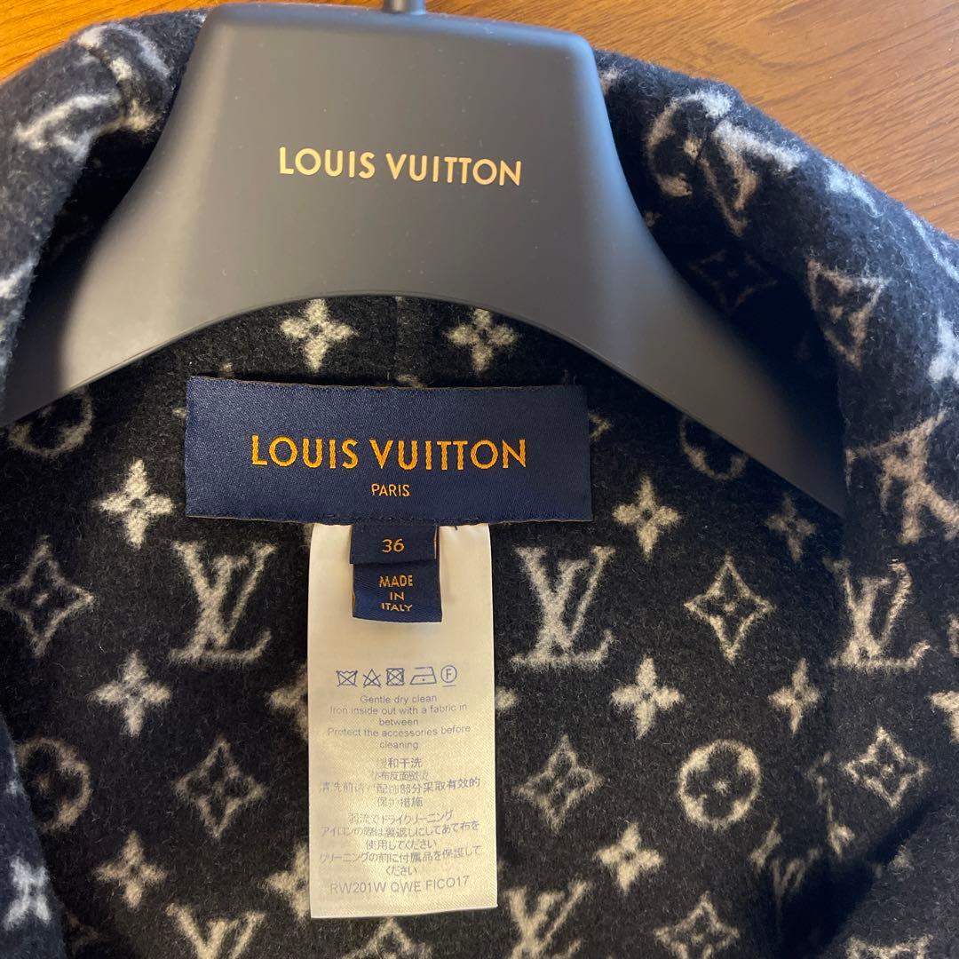 Louis Vuitton フード付きケープ　ブラック 36