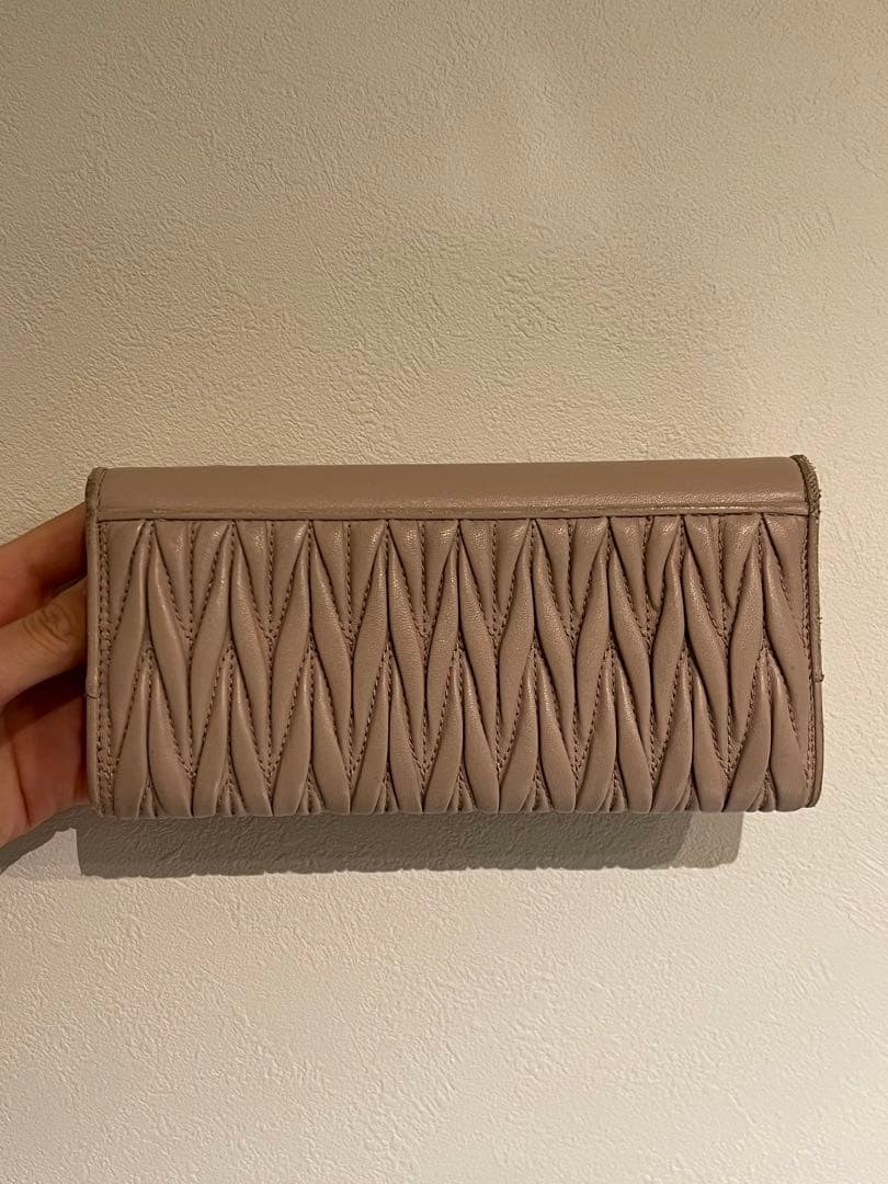 miumiu マトラッセレザー　長財布