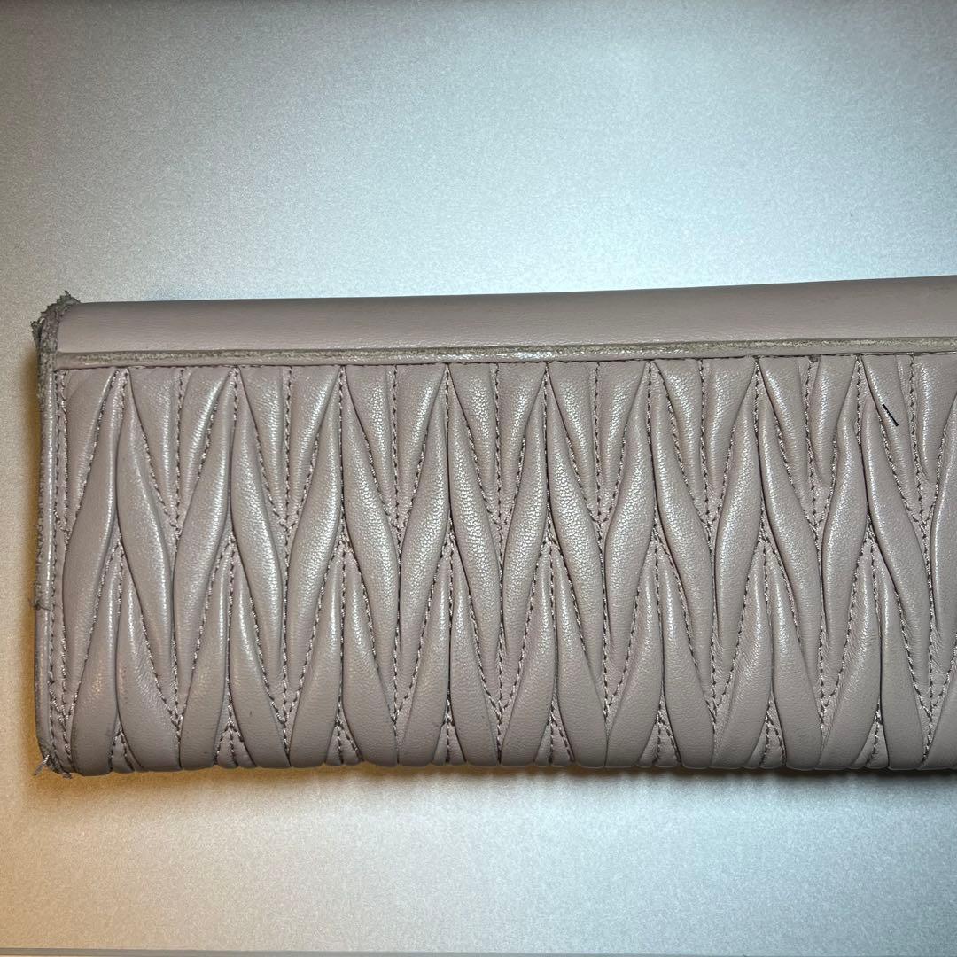 miumiu マトラッセレザー　長財布
