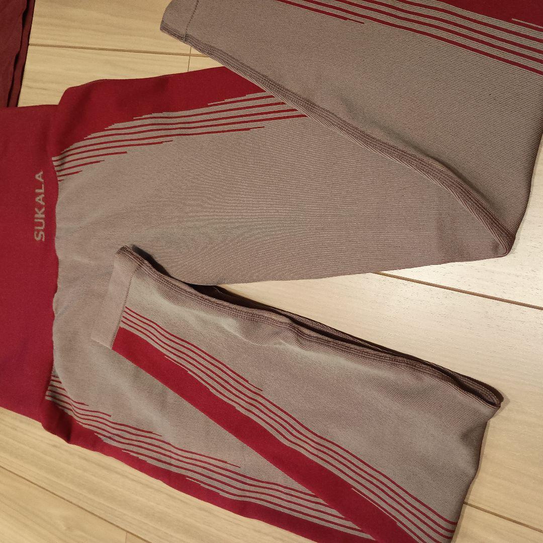 SUKALAブラトップ付きネックプルオーバーシャドーストライプメランジレギンスｍ