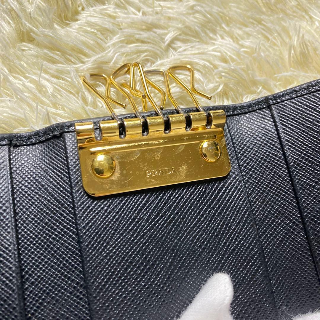 極美品 プラダ キーケース ブラック ゴールド金具 6連 サフィアーノ レザー