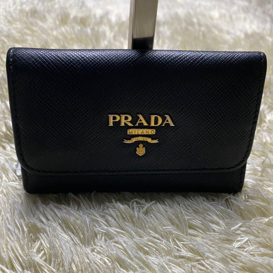 極美品 プラダ キーケース ブラック ゴールド金具 6連 サフィアーノ レザー