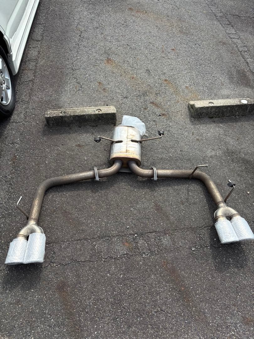 azr60 ４本出し　マフラー　ノア　ヴォクシー　ZRR70 流用できるかも？