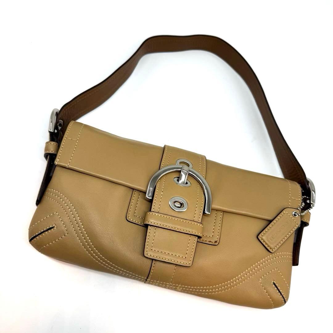 希少 コーチ アクセサリーポーチ ワンショルダー キャメル ソーホー チャーム付