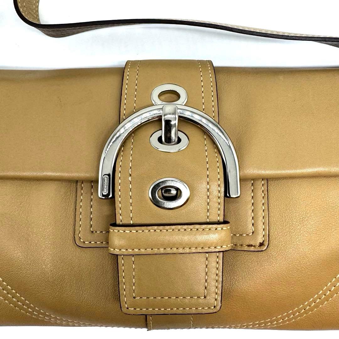 希少 コーチ アクセサリーポーチ ワンショルダー キャメル ソーホー チャーム付