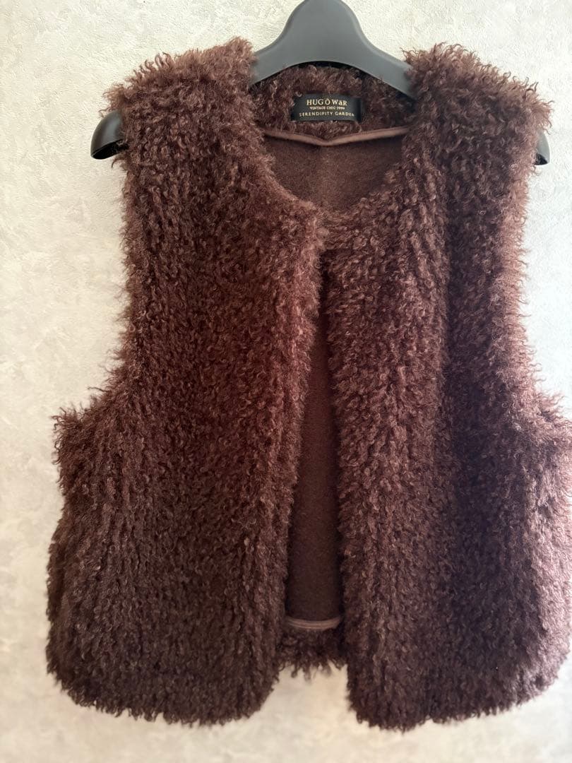 ハグオーワー⭐︎ Wニードルファーベスト　美品　未使用に近い