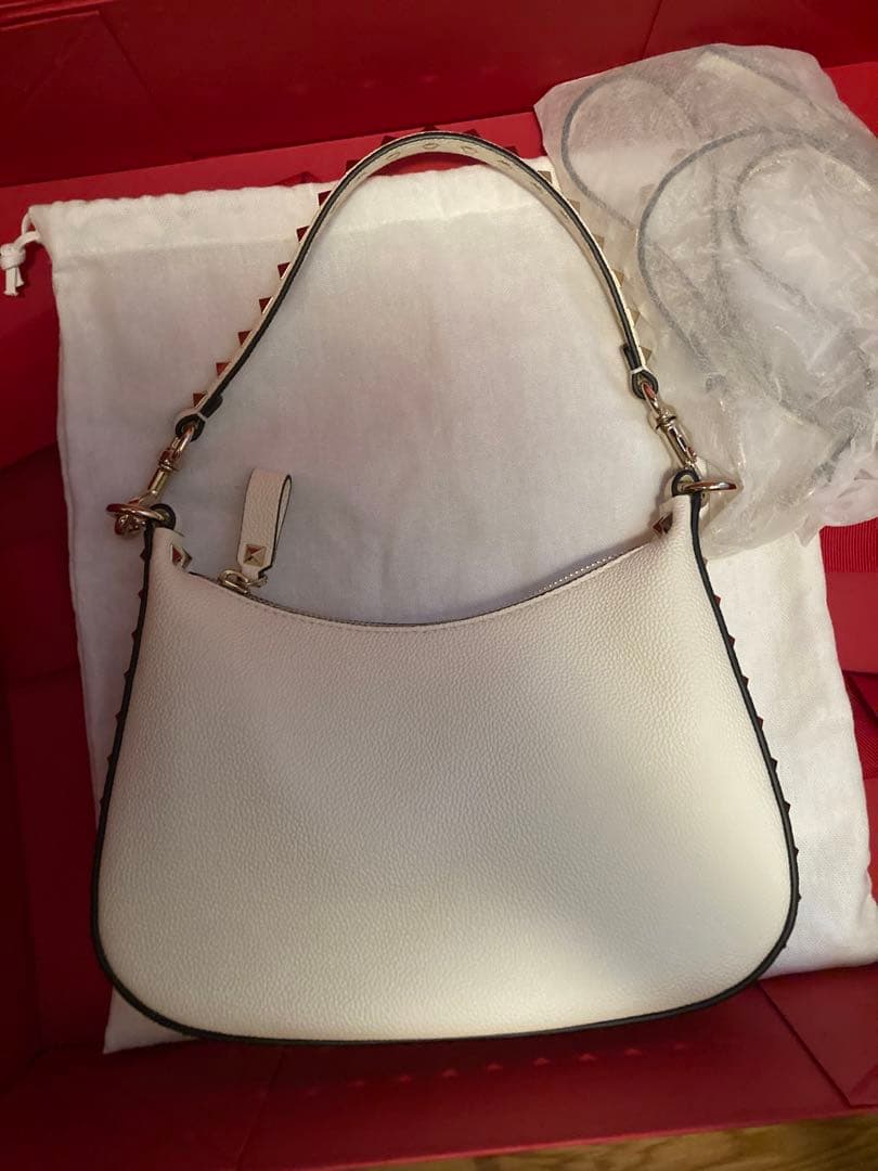 Valentino スタッズ付きオフホワイトショルダーバッグ