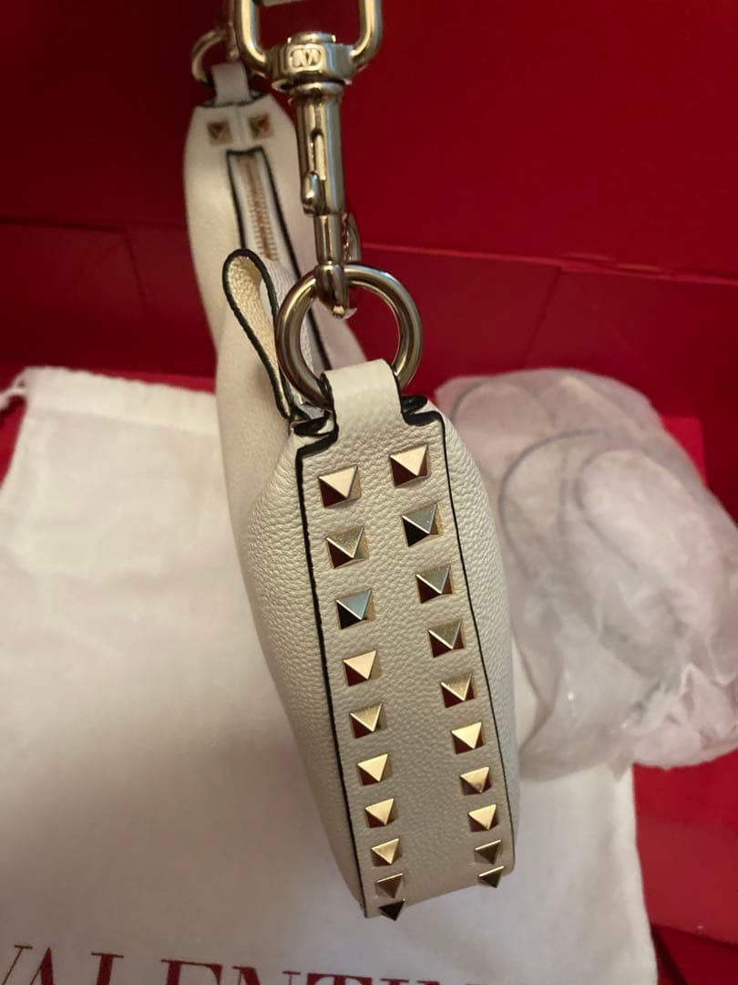 Valentino スタッズ付きオフホワイトショルダーバッグ