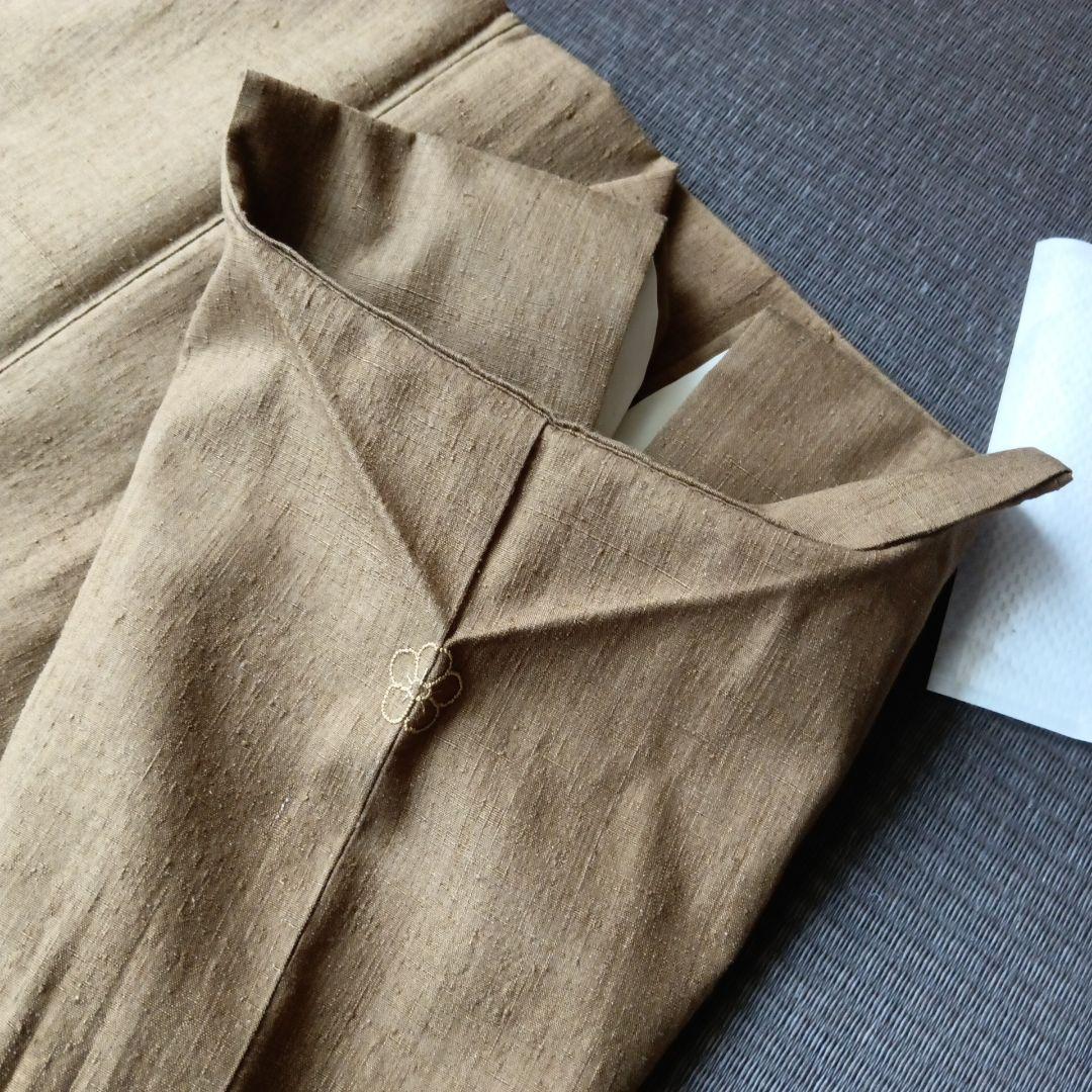 結城紬（との事で購入しております）色無地　紬　鶯茶色　梅幸茶　刺繍一つ紋入り