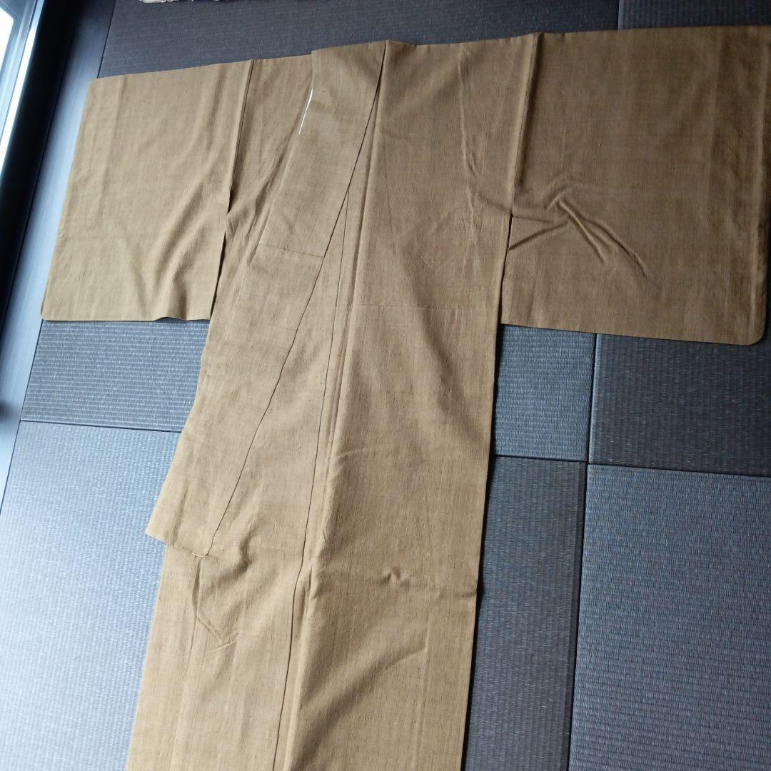 結城紬（との事で購入しております）色無地　紬　鶯茶色　梅幸茶　刺繍一つ紋入り