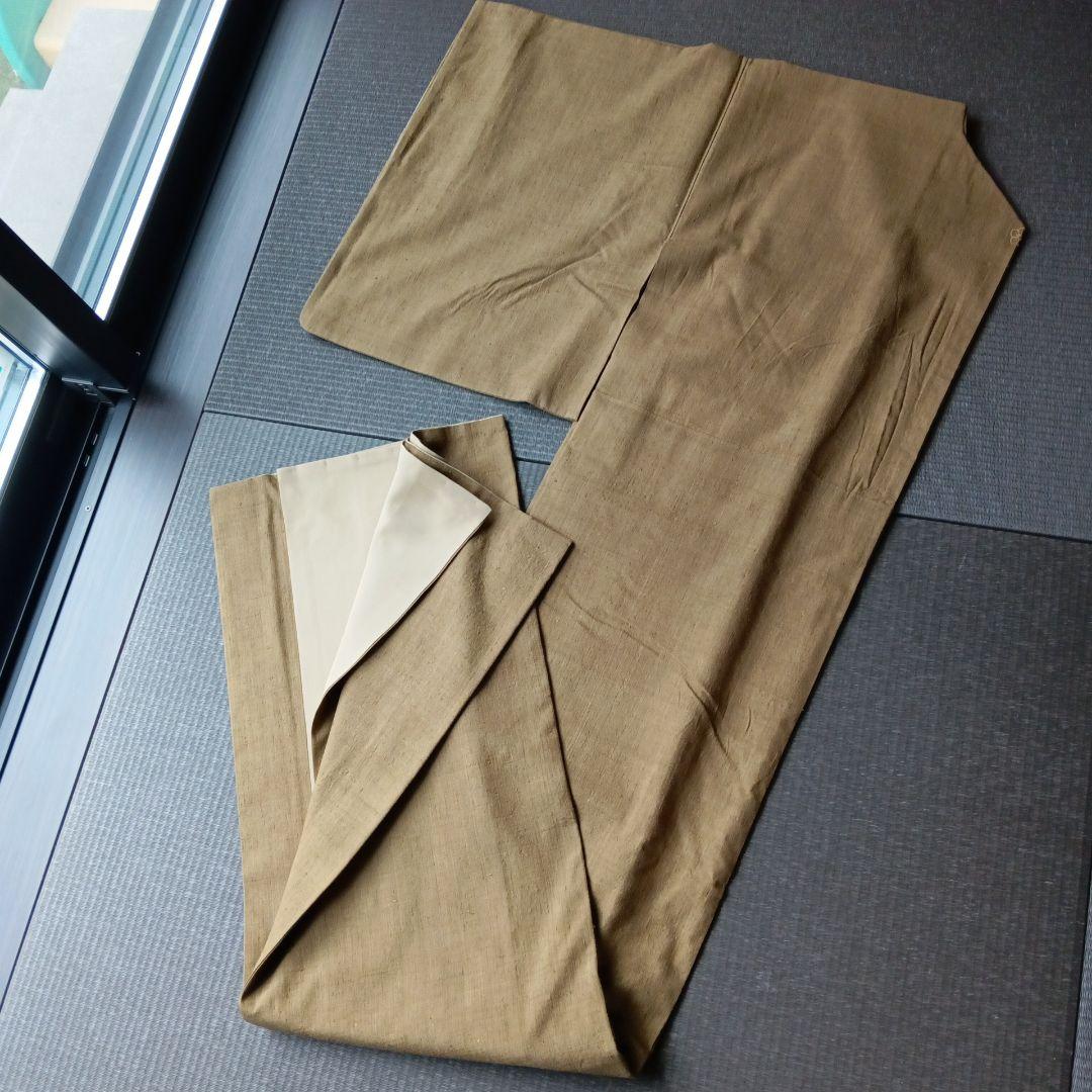 結城紬（との事で購入しております）色無地　紬　鶯茶色　梅幸茶　刺繍一つ紋入り