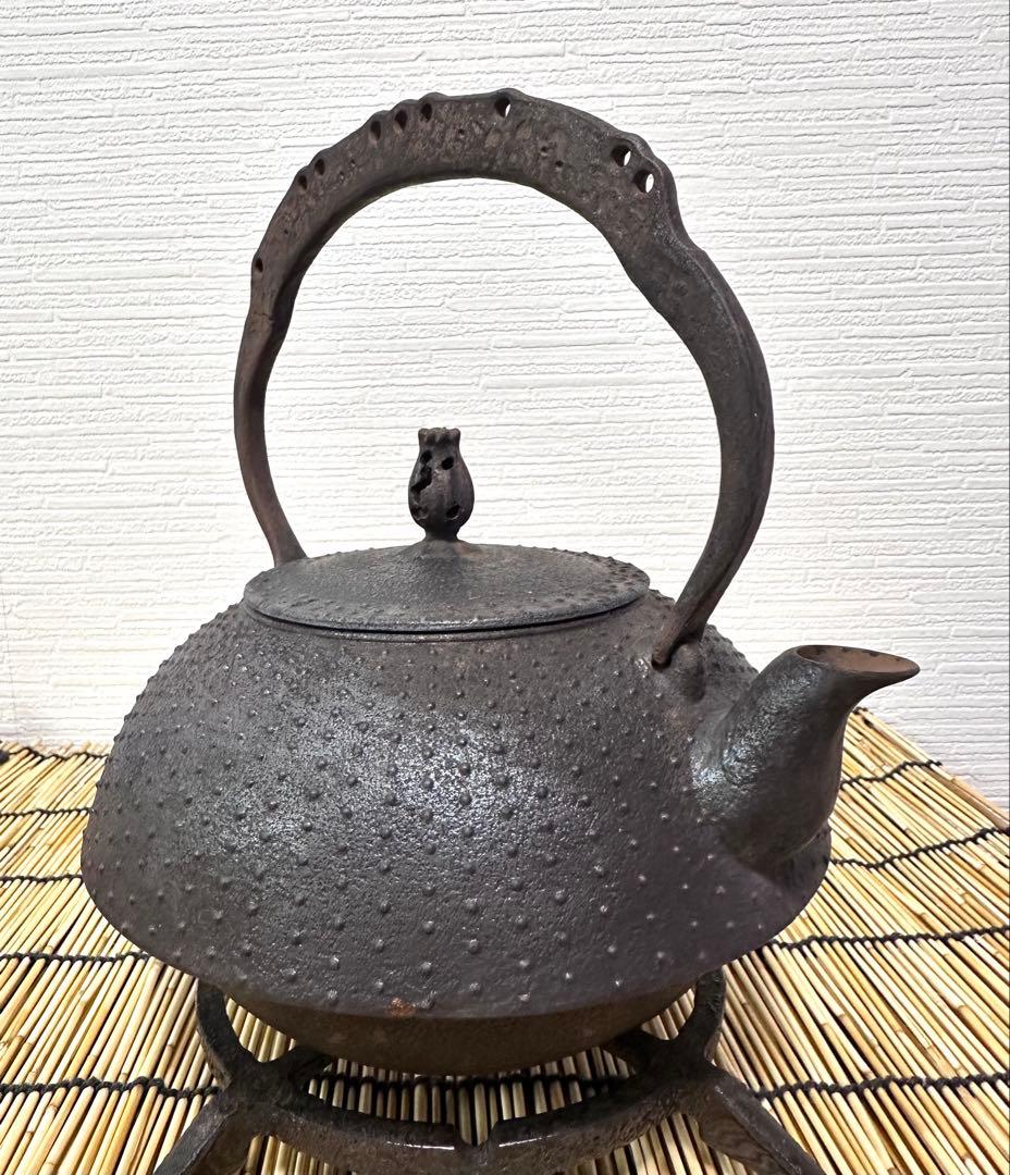 ＵＳＥＤ、美品　南部薫山工房１５型九重アラレ　南部鉄瓶　南部鉄器　鉄瓶