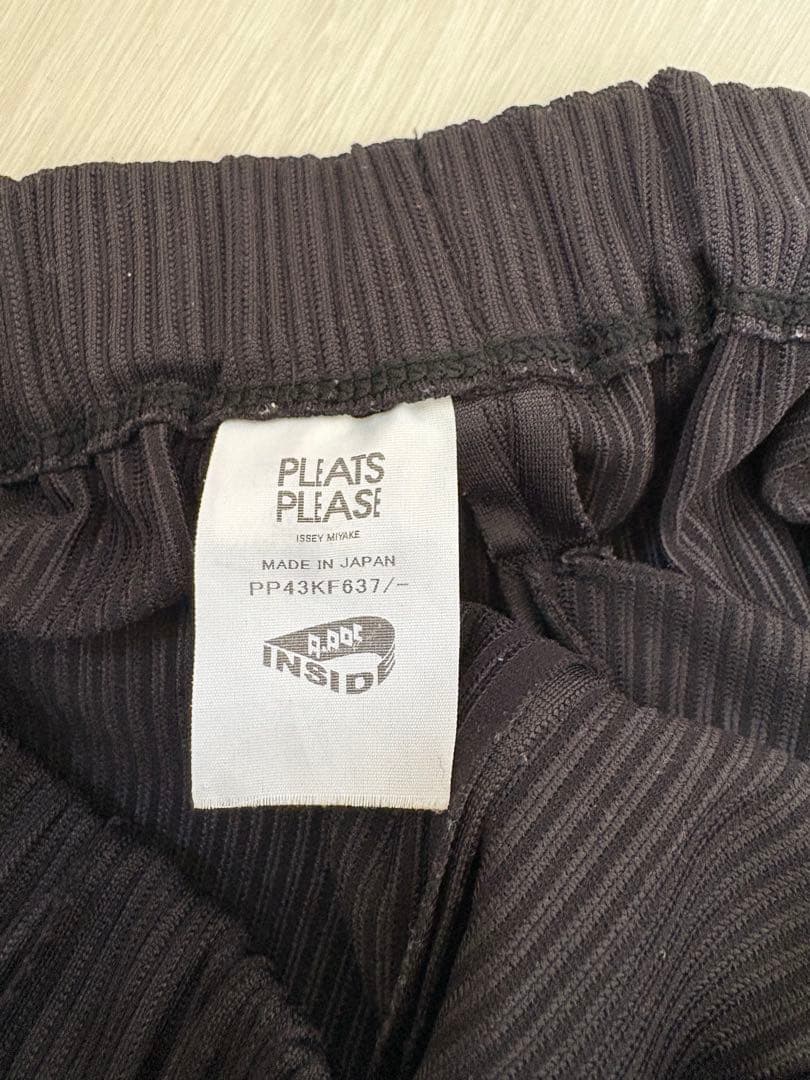PLEATS PLEASE 黒 カジュアルパンツ PP43KF637