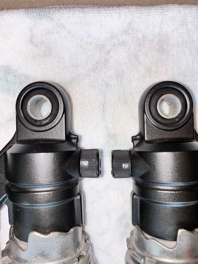 ZRX1200 DAEG ダエグKYB サスペンション 2個セット