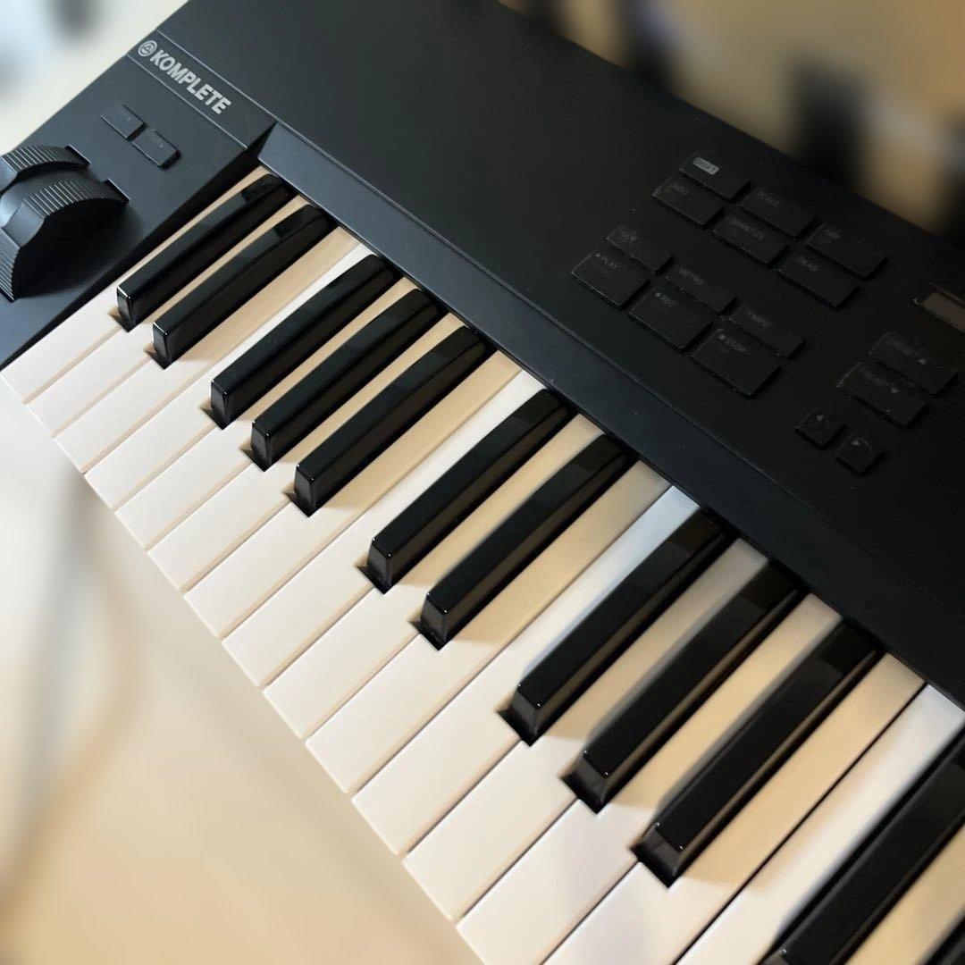 DTM・DAW NATIVE INSTRUMENTS KOMPLETE KONTROL A61