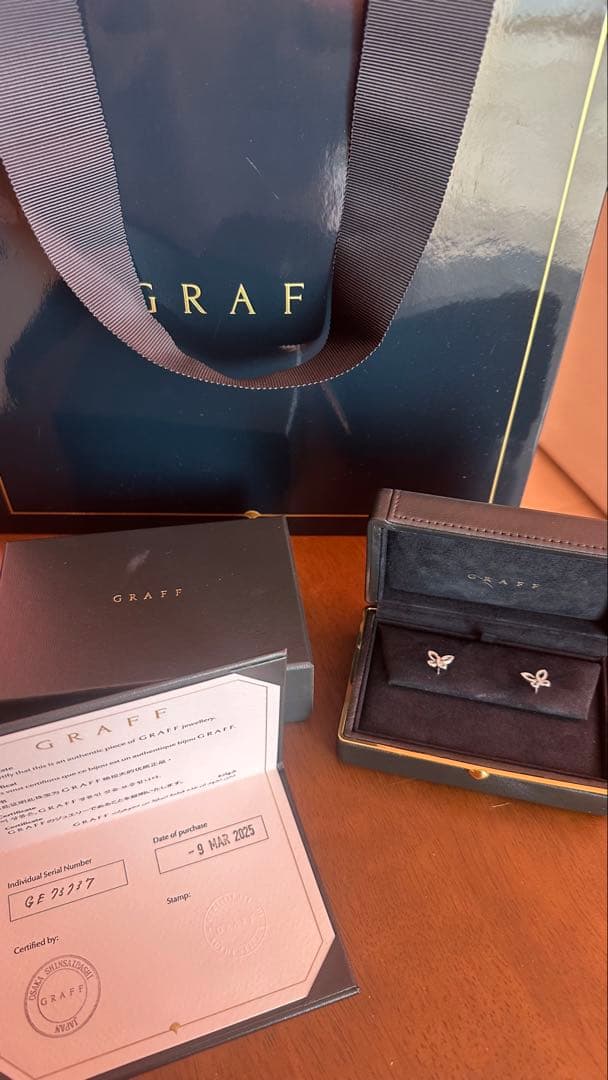 【りょう】ミニバタフライシルエットダイヤモンドイヤリング