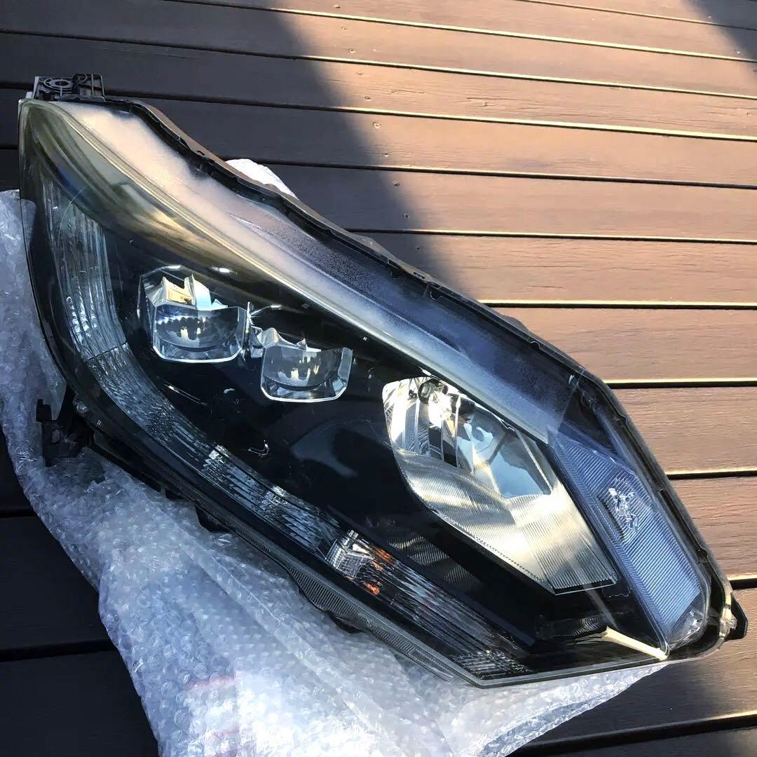 ヴェゼル　右　LED ヘッドライト