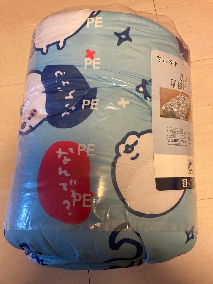 ちいかわ　洗える肌掛けふとん　ハチワレ柄　しまむら