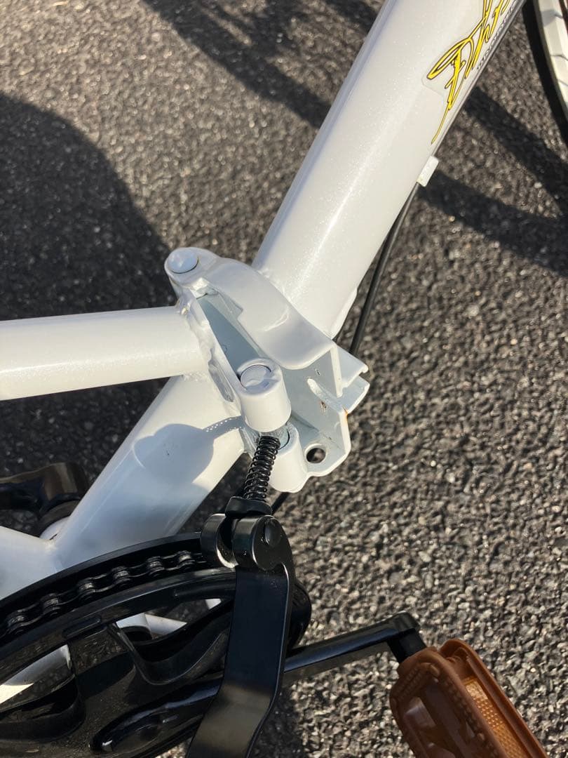 Three Stones折りたたみ自転車 ホワイト 20inch 6段変速