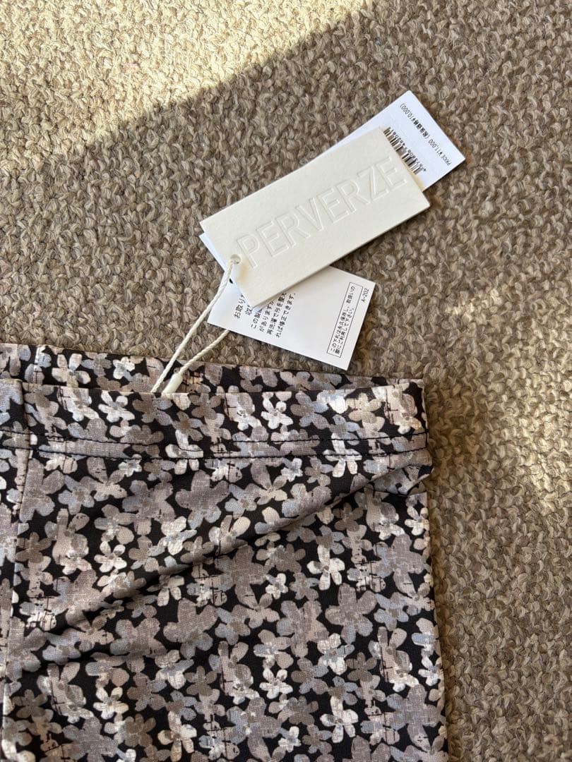 パーバーズ PERVERZE Lace Trim Shorts