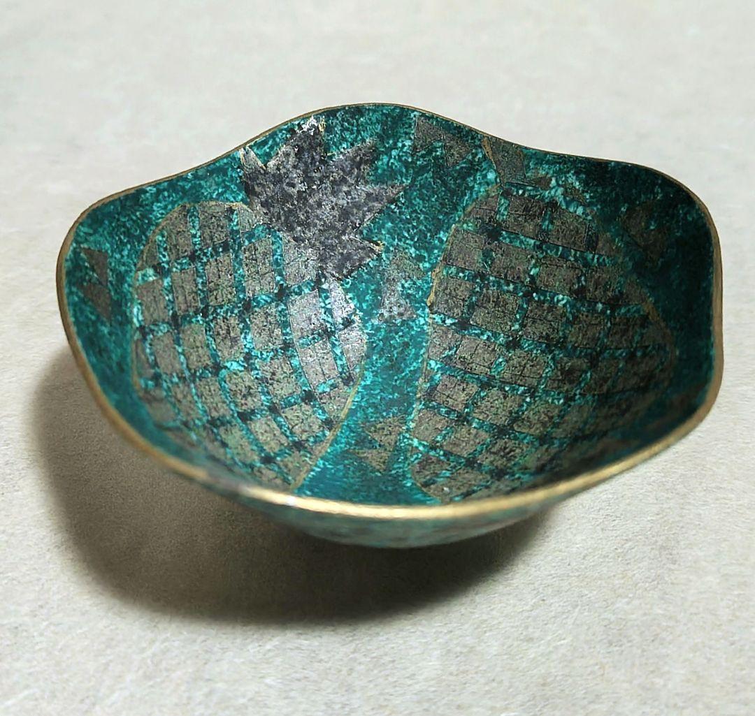 色絵金銀彩輪花酒盃 (前田正博)