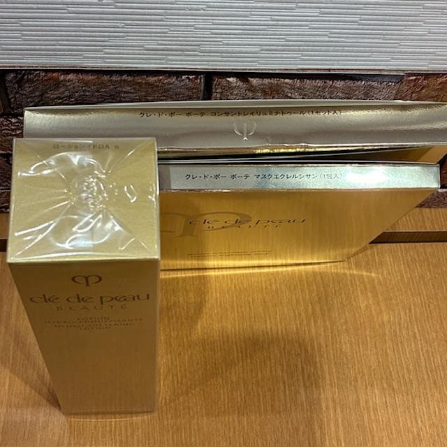 ♪クレドポーボーテ　化粧水170ｍl コンサントレイリュミナトゥール、マスク付き