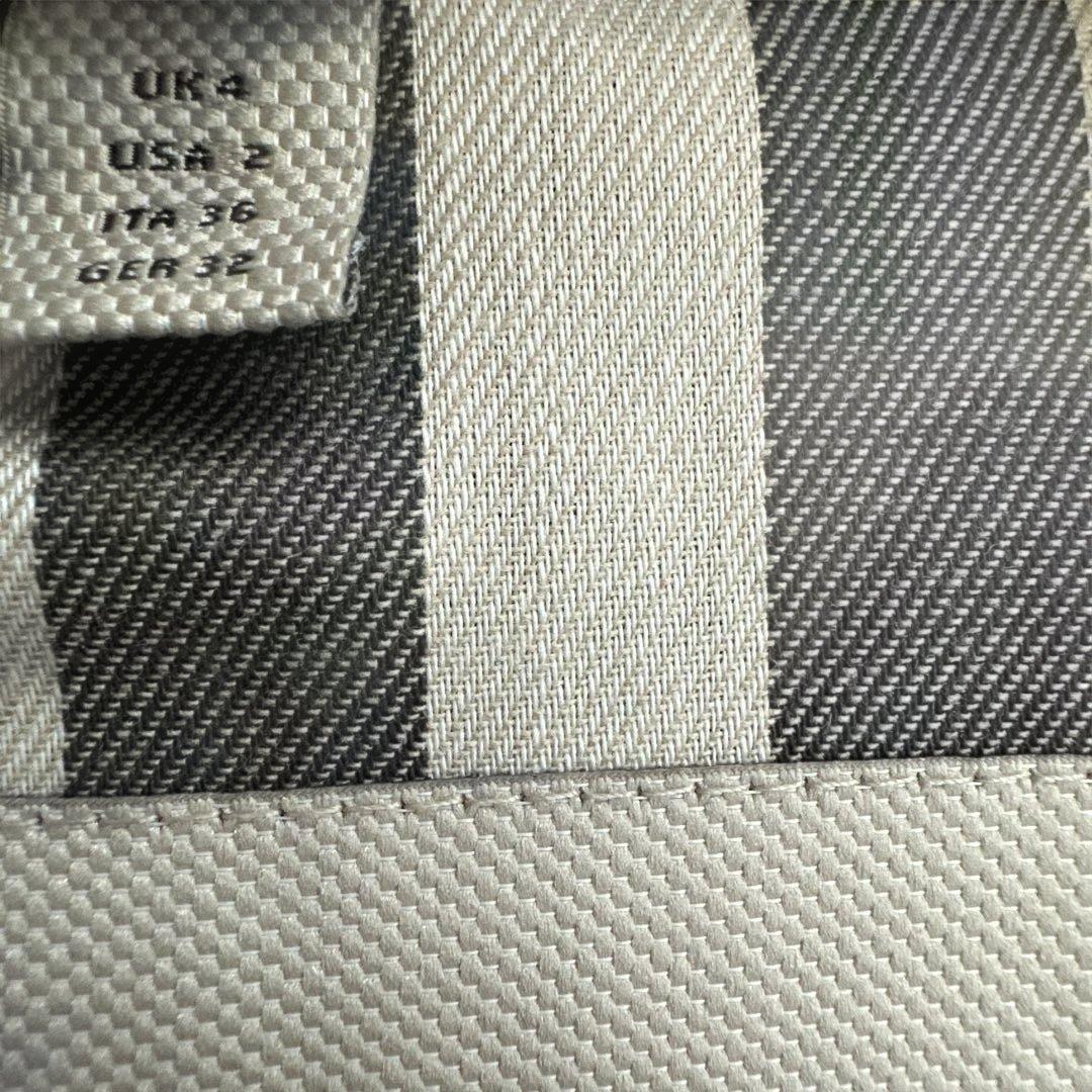 Burberry ブラック トレンチコート　未使用