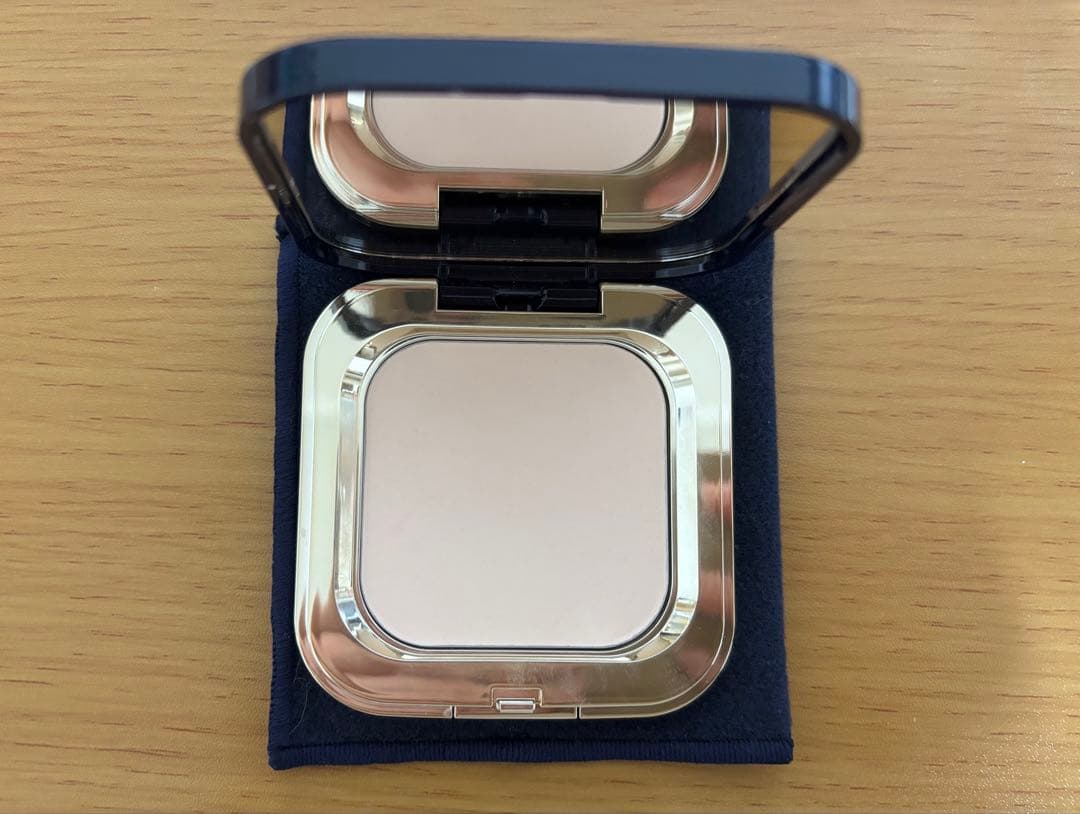 クレド・ポー ボーテ　プードルコンパクトエサンシエルn