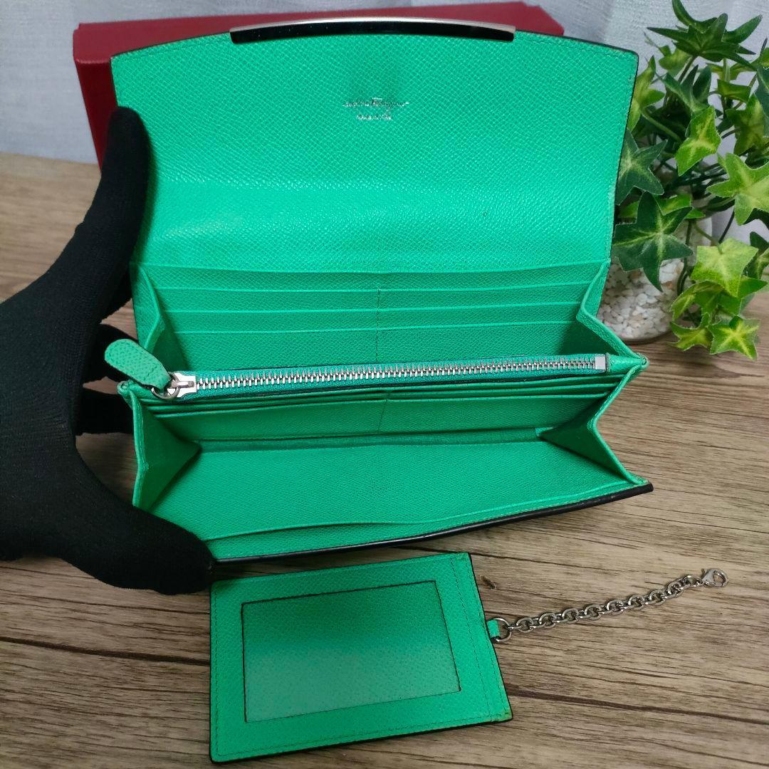極希少 Ferragamo 長財布 グリーン メタルバー フェラガモ 財布 緑