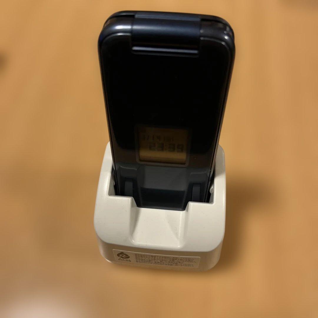 ドコモ　F-01M ガラケー　らくらくホン ブラック 純正充電器付き　美品