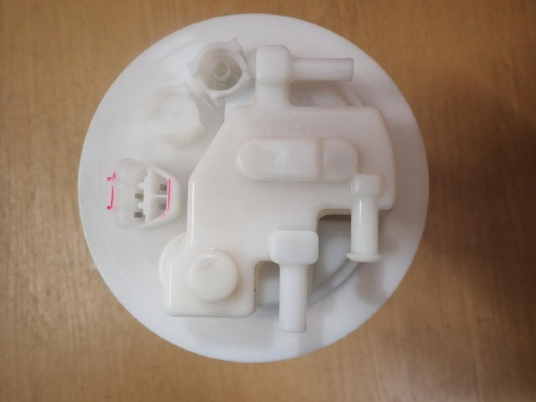 H24 プリウスα ZVW41W フューエルポンプ 97137