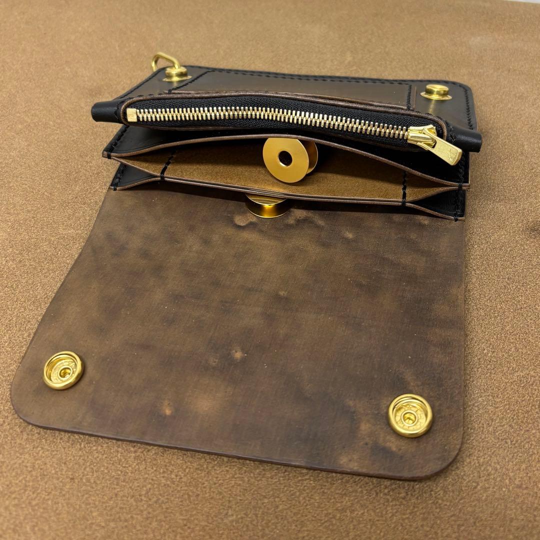 ホースバット　トラッカーウォレット　黒　茶心　3層　MARYAM