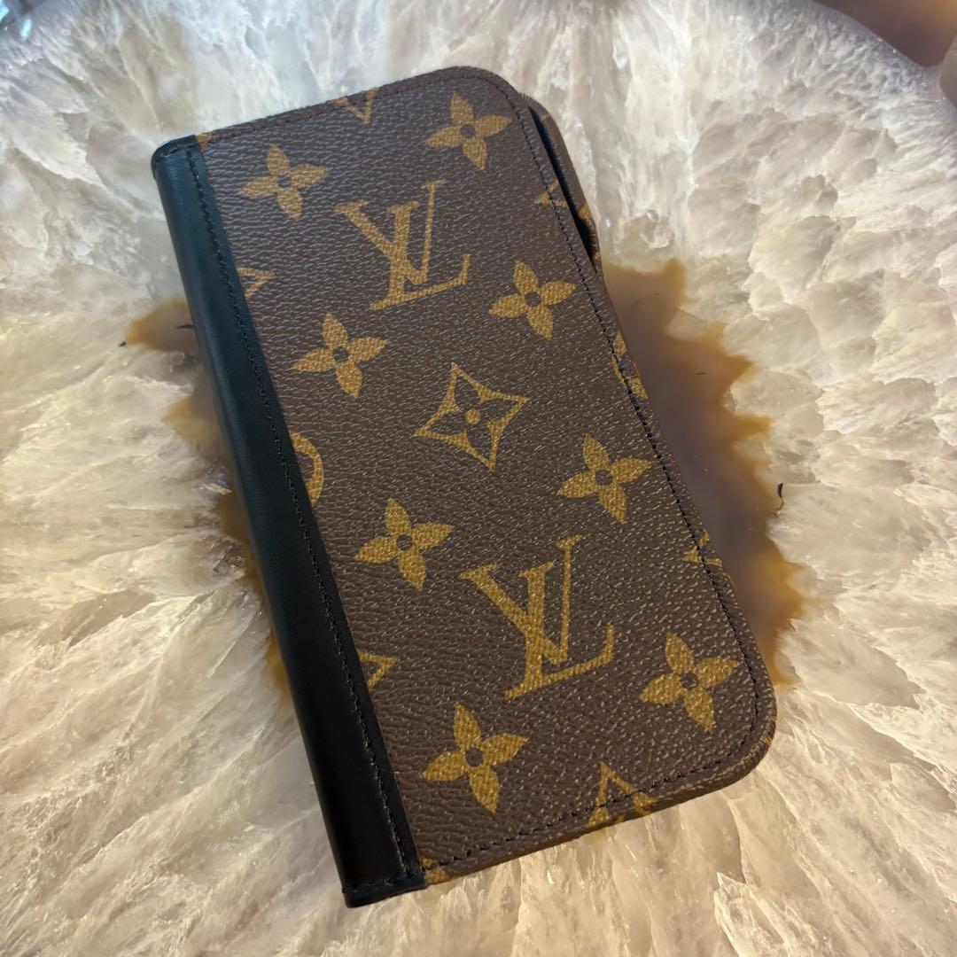 【新品大人気】ルイヴィトン　IPHONE 16 PRO・フォリオ　モノグラム