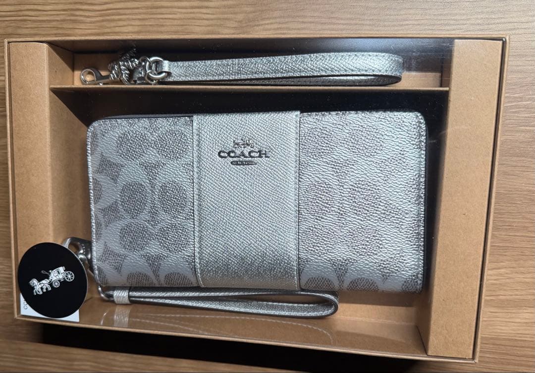 COACH シルバー 長財布 ストラップ付き
