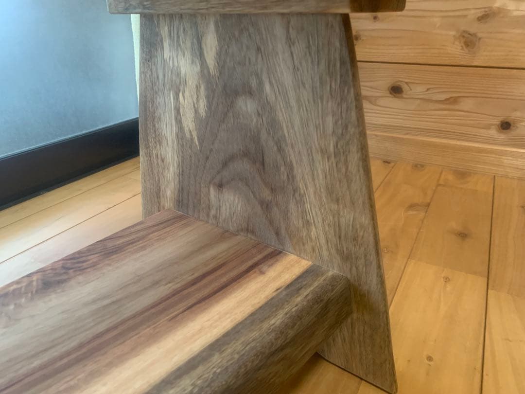 ☆リノ☆勿体ないワイルド❣️楠一枚板厚約4㎝サイドテーブル、TV台、飾り棚