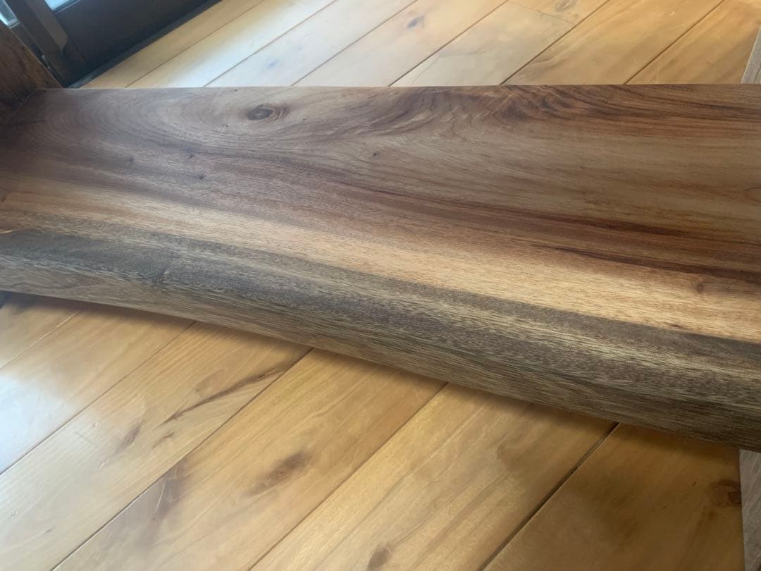 ☆リノ☆勿体ないワイルド❣️楠一枚板厚約4㎝サイドテーブル、TV台、飾り棚