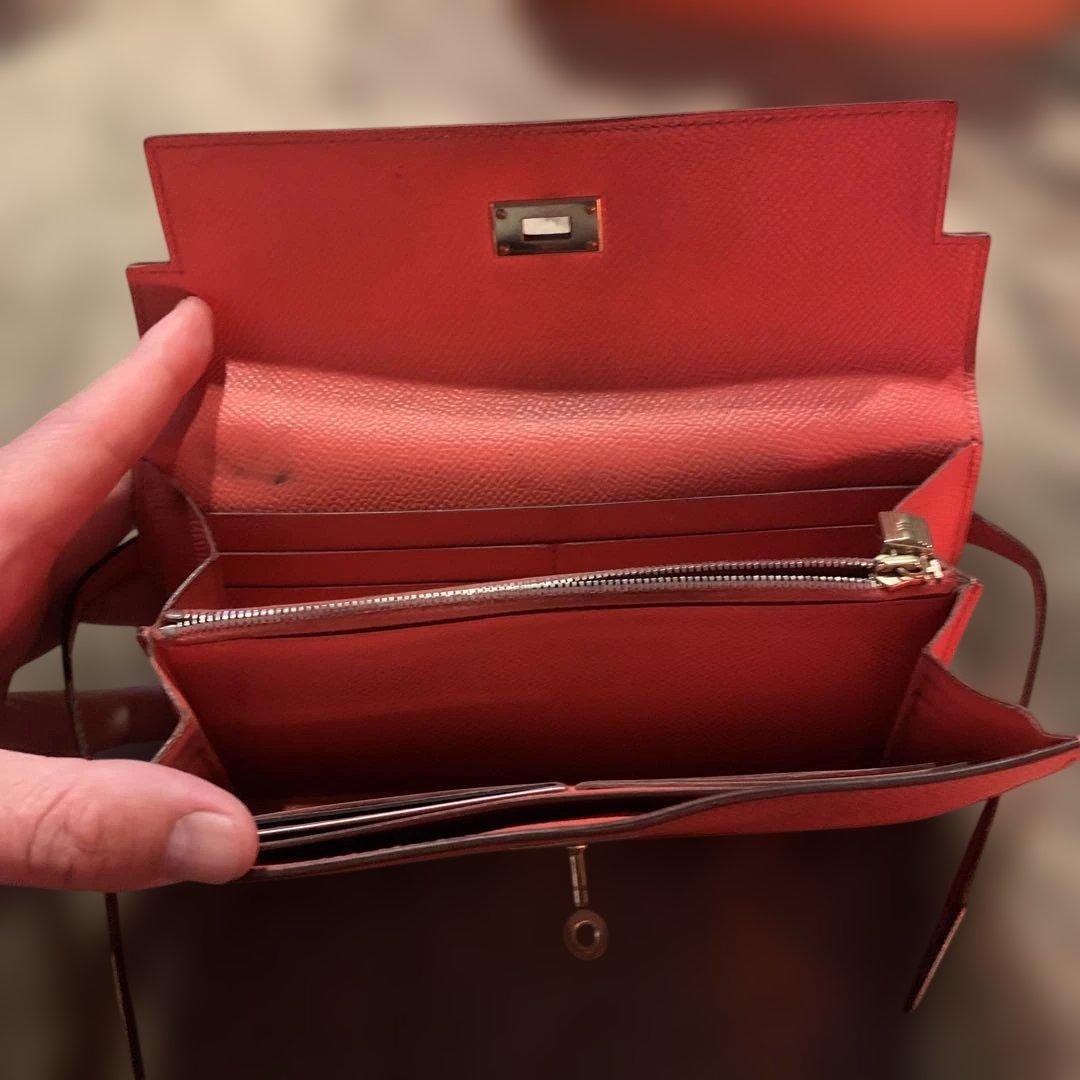 HERMESレザー 赤 長財布 ファスナー付き