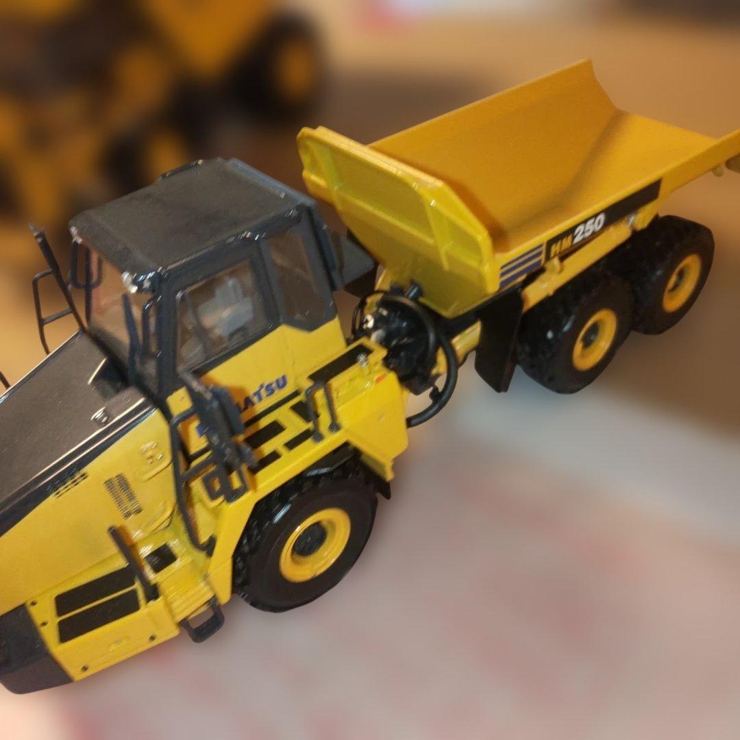 コマツ建機　HD605 HM250　イエロー ダンプ2セット　1/50
