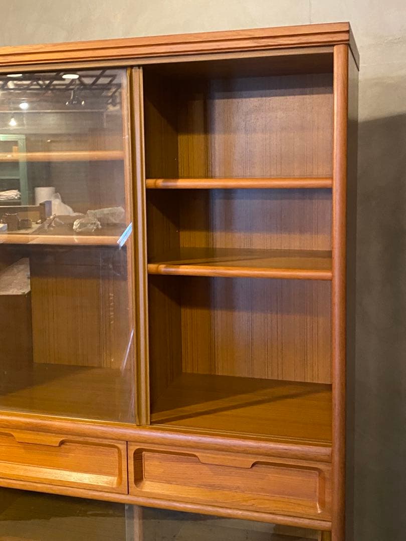 【東京都内23区配送無料】　食器棚　キャビネット　キッチン　ショーケース　本棚