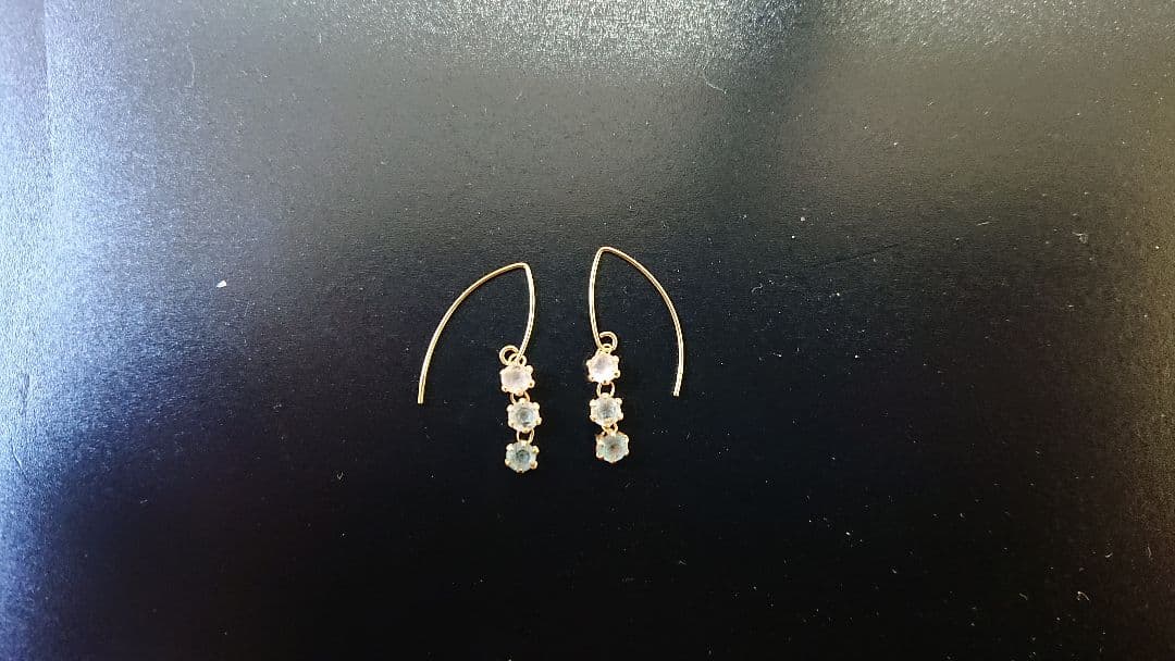 k18刻印ありホワイト、ブルートパーズピアス