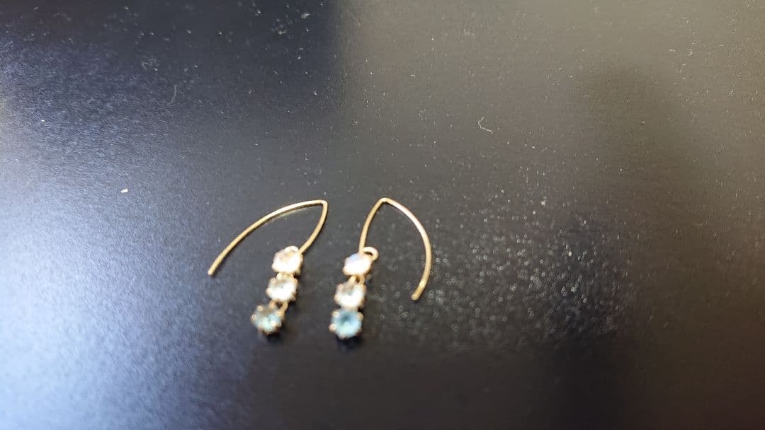 k18刻印ありホワイト、ブルートパーズピアス