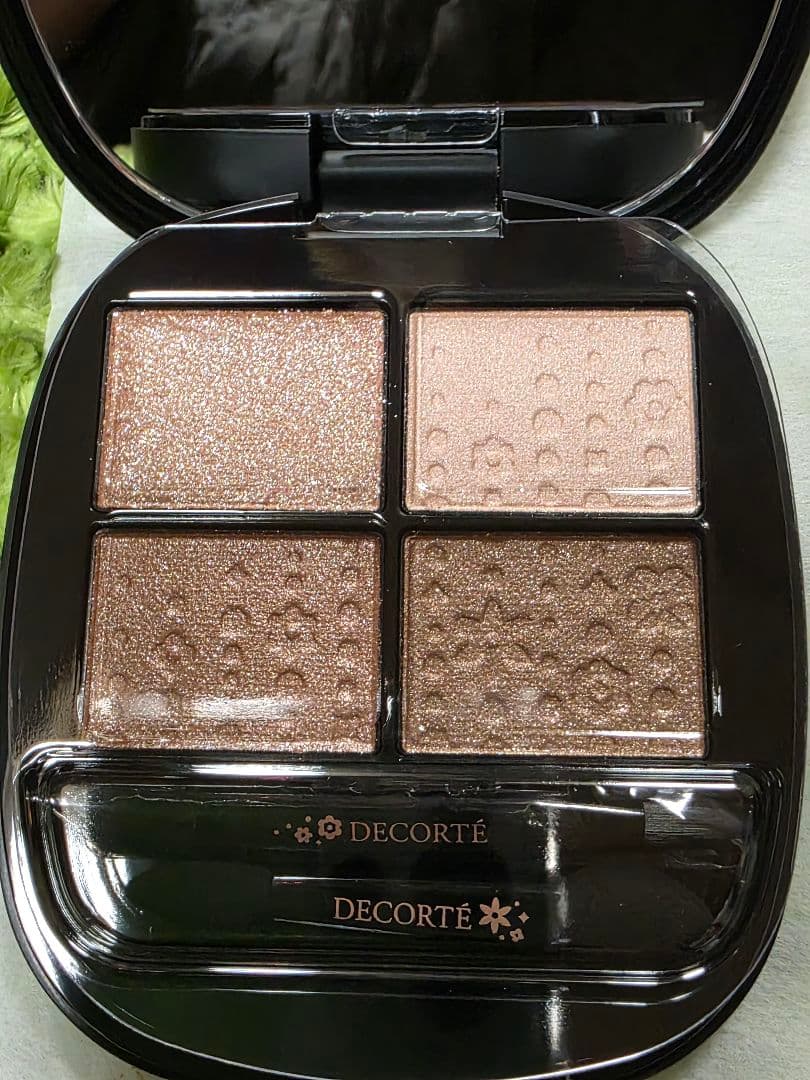 コスメデコルテ　クリスマスコフレ2025 アイシャドウ