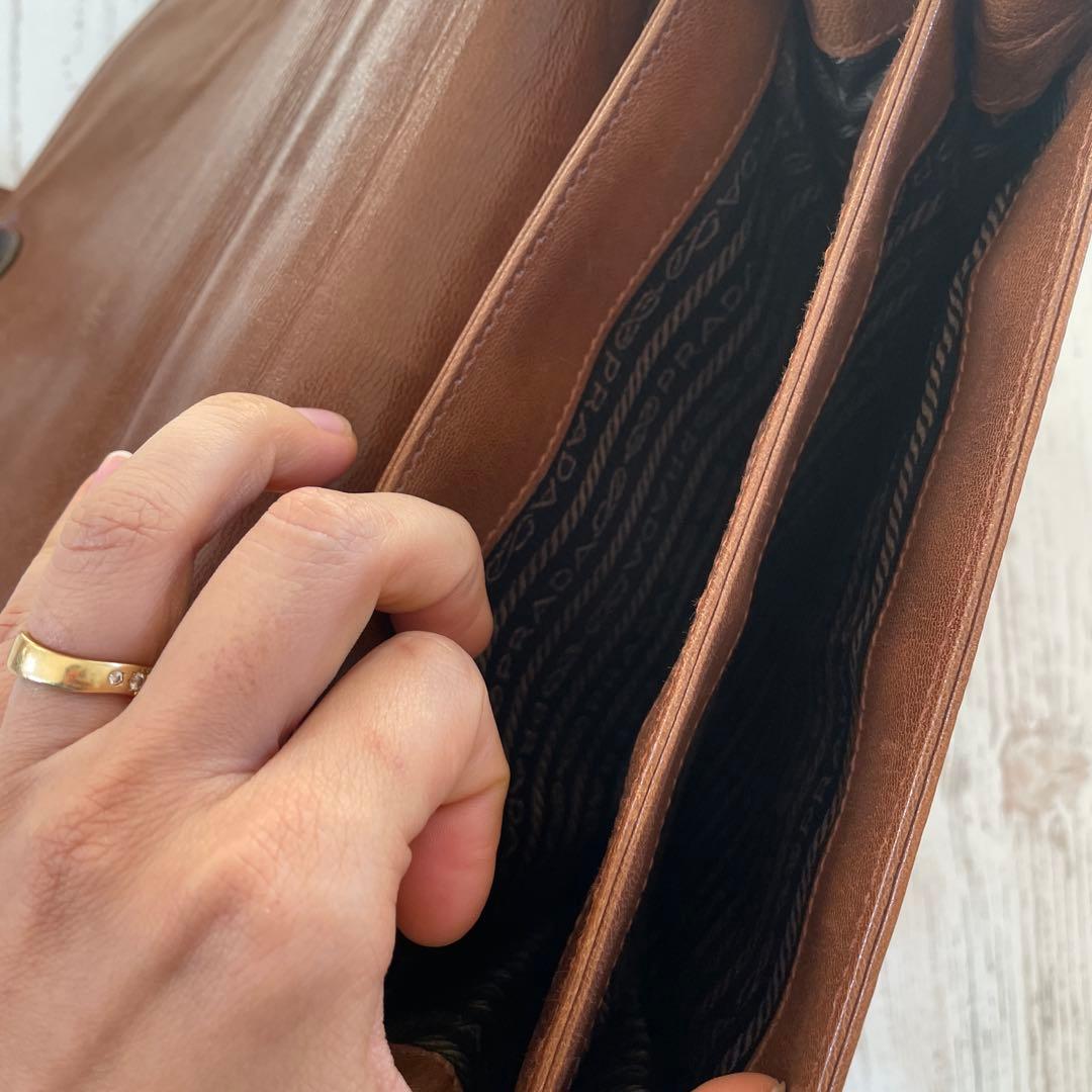 PRADA ブラウンレザーショルダーバッグ