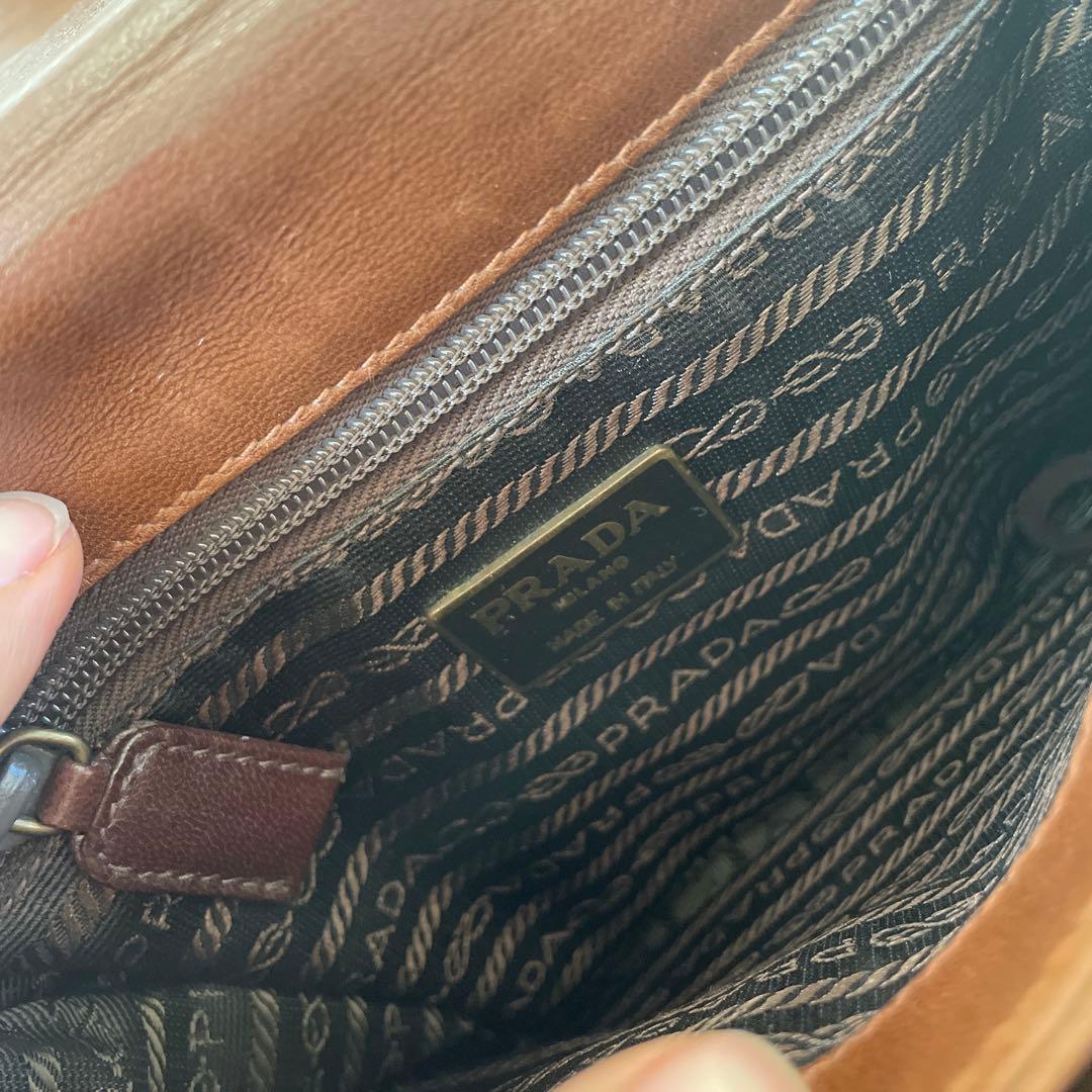 PRADA ブラウンレザーショルダーバッグ