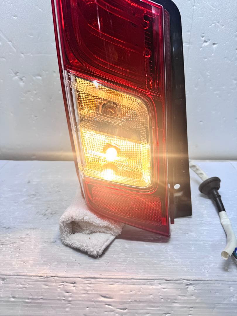 LA150S ムーヴ☆後期純正LEDテールレンズ☆