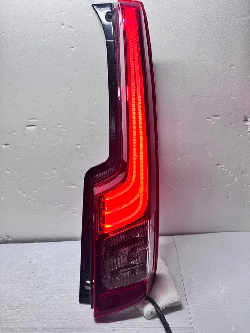 LA150S ムーヴ☆後期純正LEDテールレンズ☆