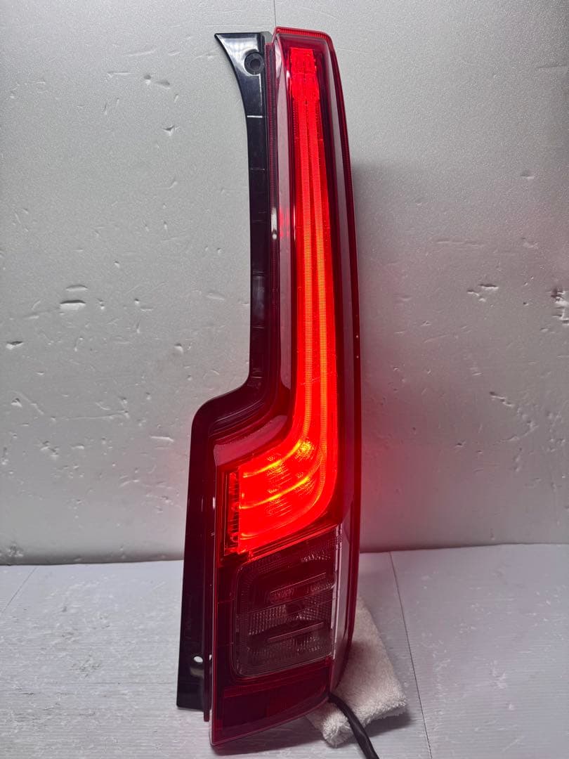 LA150S ムーヴ☆後期純正LEDテールレンズ☆