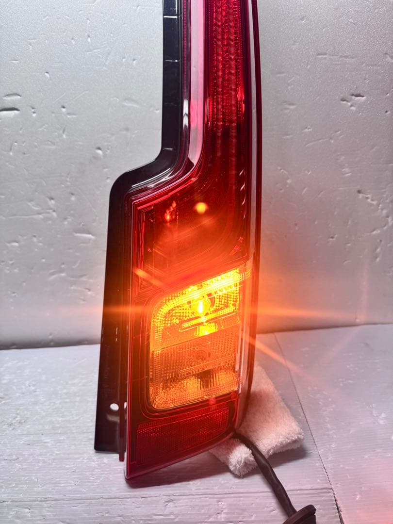 LA150S ムーヴ☆後期純正LEDテールレンズ☆