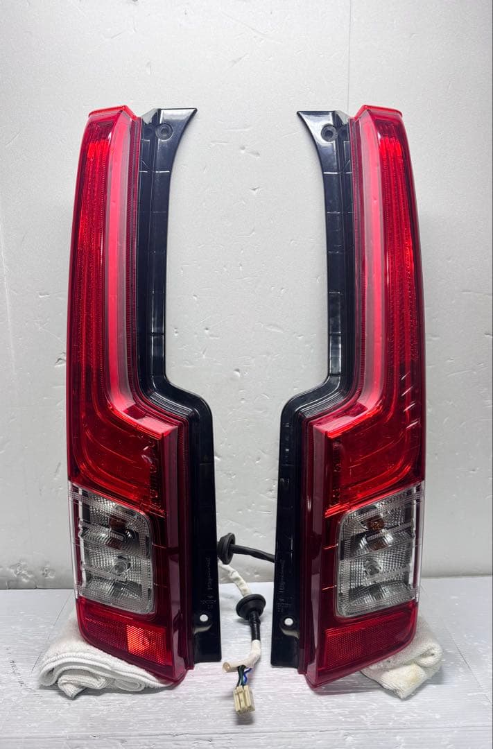 LA150S ムーヴ☆後期純正LEDテールレンズ☆